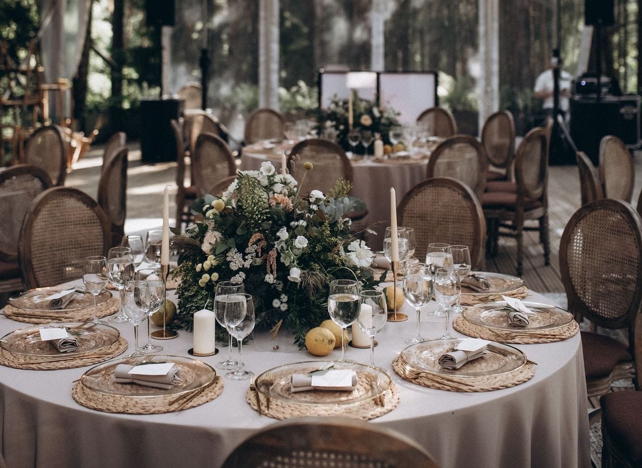 Nedidelės, bet stilingos: vestuvės vien artimiausiųjų apsupty