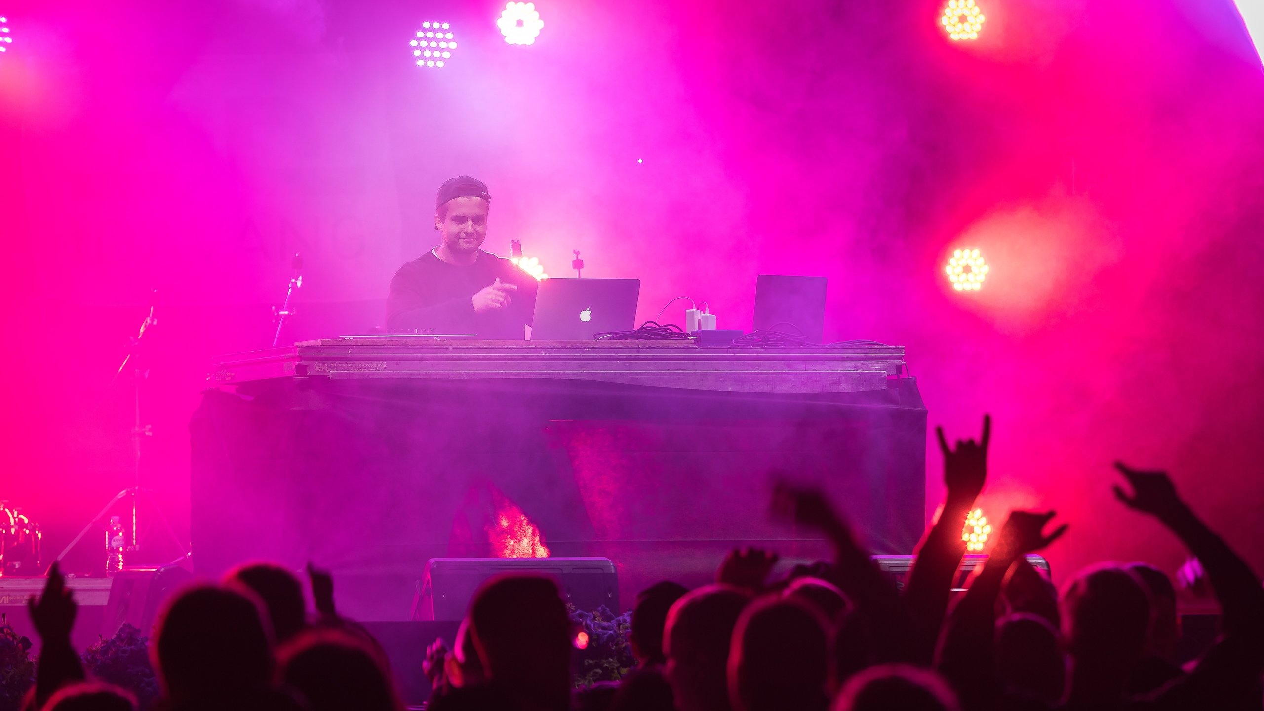 Vilniaus vestuvių DJ ir vedėjų paslaugų kainos: išsami Vestuves.lt rinkos analizė