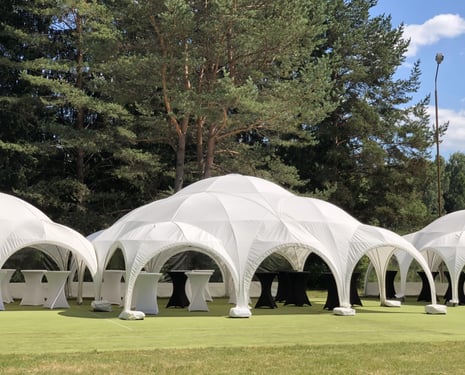 Vestuvės po atviru dangumi: kaip išsirinkti tinkamiausią paviljoną? Vestuvės po atviru dangumi: kaip išsirinkti tinkamiausią paviljoną?